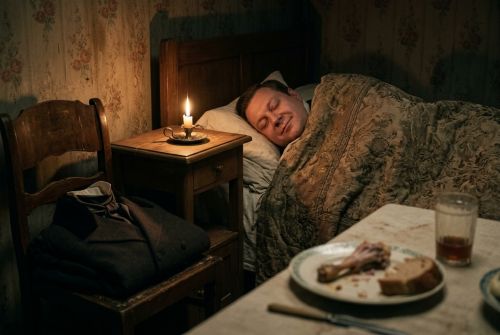 Чичиков засыпает в гостинице